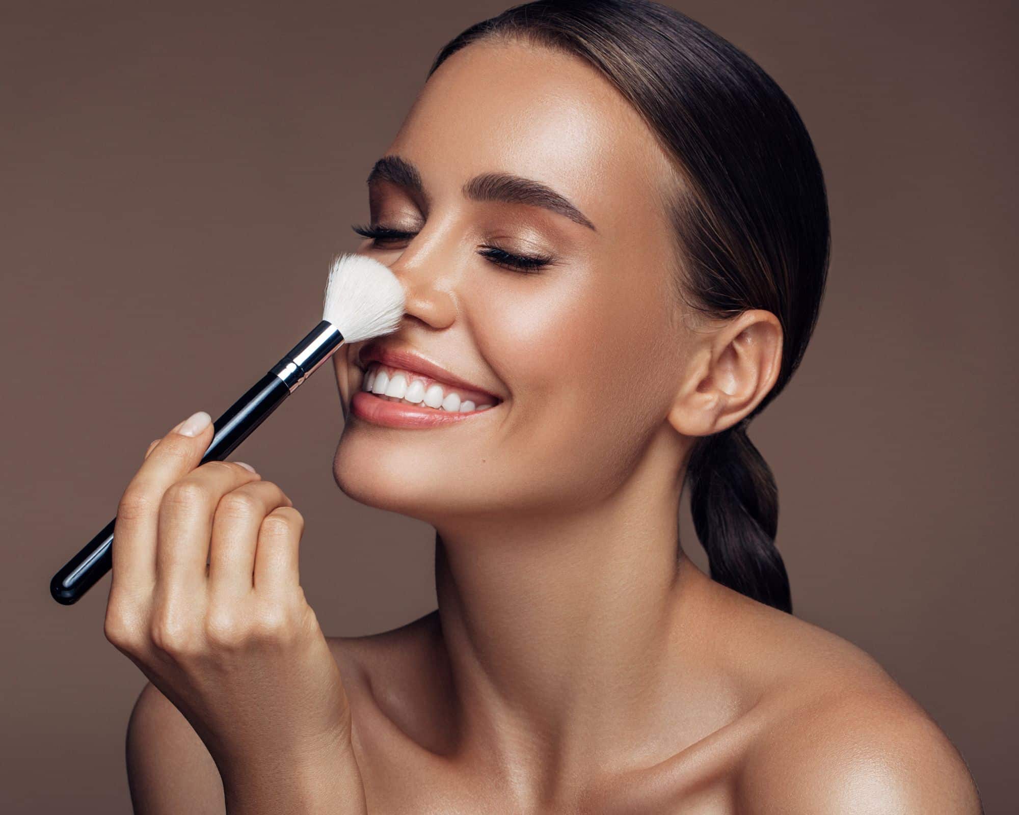 7 astuces pour prolonger la tenue de votre maquillage toute la journée